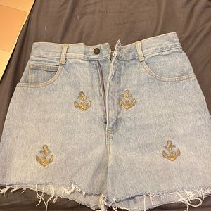 vintage high waisted novelty Lizzie McGuire denim shorts.